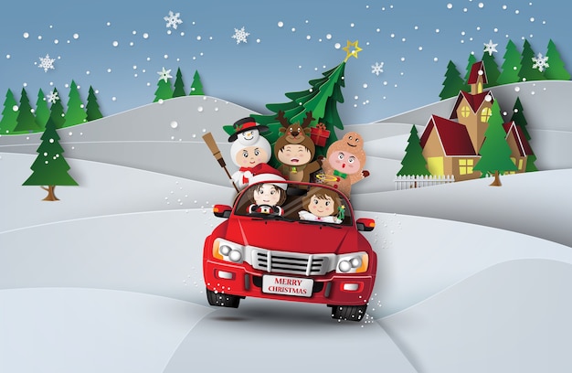 Papierkunst Von Frohen Weihnachten Und Von Winter Mit Kindern Auf Rotem Auto Im Dorf Premium Vektor