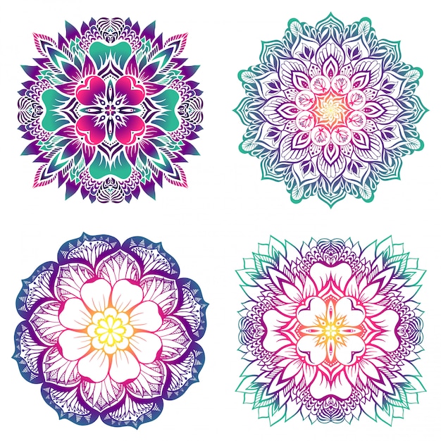 Um conjunto de quatro mandalas com um preenchimento de gradiente. Vetor Premium