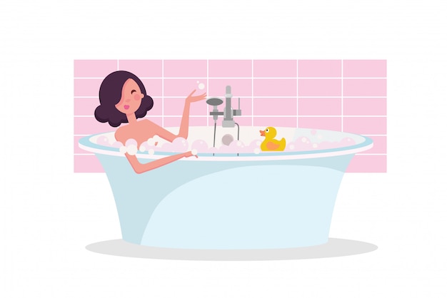 Capelli scuri ragazza che fa un bagno pieno di schiuma di sapone. anatra di gomma gialla in vasca. squisita vasca da bagno di forma insolita. illustrazione di vettore del fumetto piatto Vettore Premium