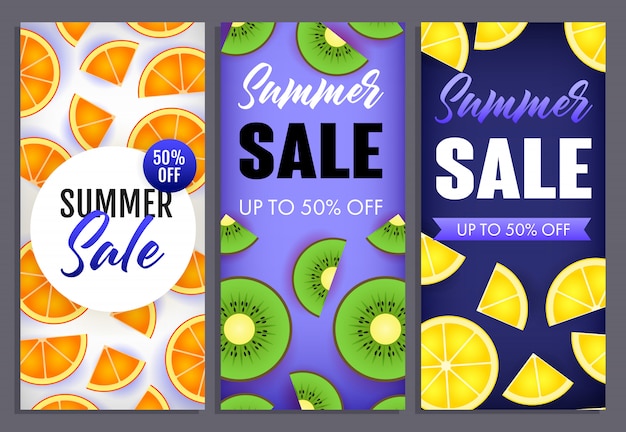 Lettering di saldi estivi con fette di kiwi, arancia e limone Vettore gratuito