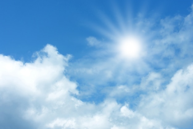 Belastingbetaler Verschrikking elf Achtergrond van blauwe hemel met pluizige witte wolken | Gratis Foto