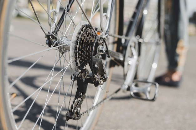 Detailoverzicht Van De Fiets Van Achterwiel Met Ketting En Tandwiel