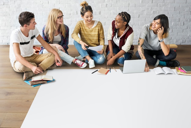 Diversiteit tienerjaren hipster vriend vrolijk concept Premium Foto