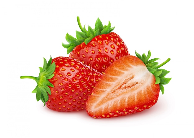 Drie gehele die aardbeien op witte achtergrond met het knippen van weg worden geïsoleerd Premium Foto