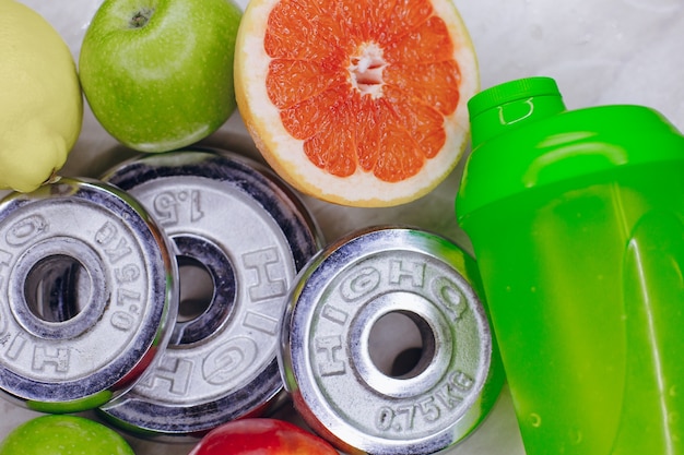 Fruit op een tafel Gratis Foto