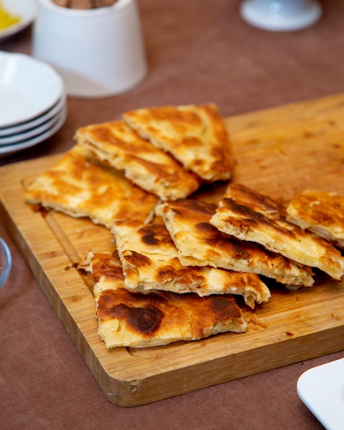 Gebakken pannenkoeken op houten bord Gratis Foto