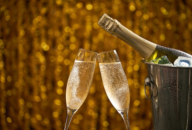 Glazen champagne op een abstract concept als achtergrond, partij of vakantie, exemplaarruimte Premium Foto