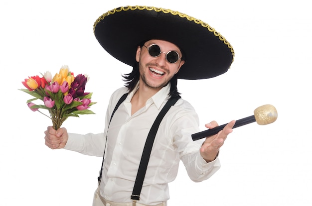 Glimlachen die mexicaans met bloemen en microfoon op wit wordt geïsoleerd Premium Foto