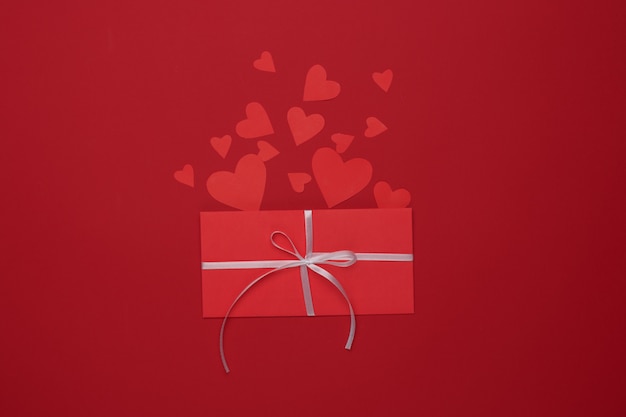 Happy valentijnsdag liefde feest in een rustieke stijl geïsoleerd. Premium Foto
