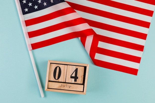 Houten kalender met amerikaanse vlag Gratis Foto