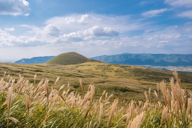 Komezuka Vulkaan Met Groen Landschap Aso Kumamoto Kyushu Japan Premium Foto