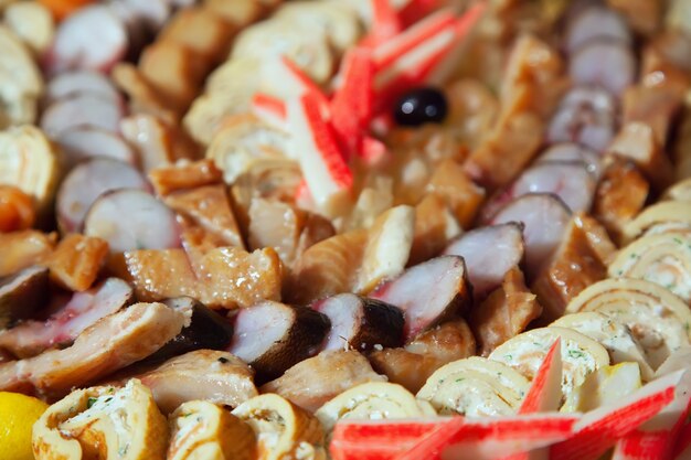 Koude bezuinigingen vis op tafel in buffet Gratis Foto