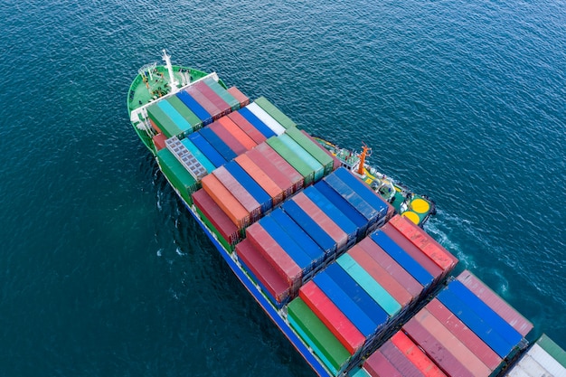 Logistiek zakelijk vervoer per schip vlucht open zee service import en export internationale lading Premium Foto