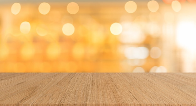 Modern bruin houten tafelblad met de vage achtergrond van de de koffie lichte kleur van de restaurantbar Premium Foto