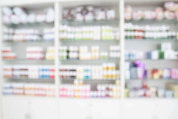 Onscherpe medicijnkast en opslaggeneeskunde en apotheekdrogisterij voor achtergrond Premium Foto