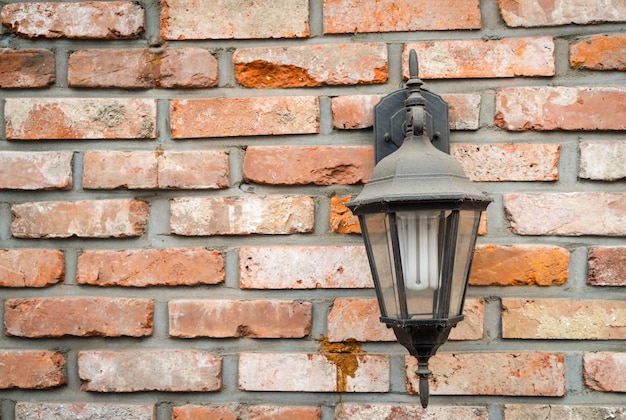 Oude lamp op de muur Gratis Foto