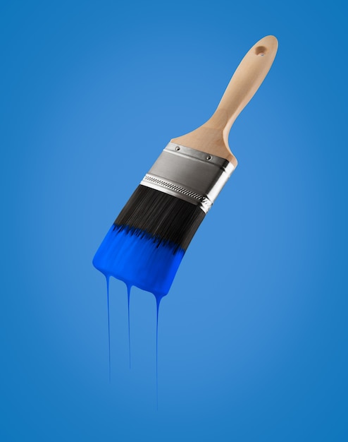 Penseel dat met blauwe kleur wordt geladen die van de varkenshaar druipt die - op blauwe achtergrond wordt geïsoleerd. Premium Foto