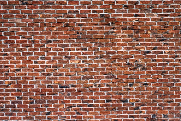 Rode bakstenen muur. de gevel van het gebouw met nieuw gips. metselwerk. achtergrond. textuur. Premium Foto