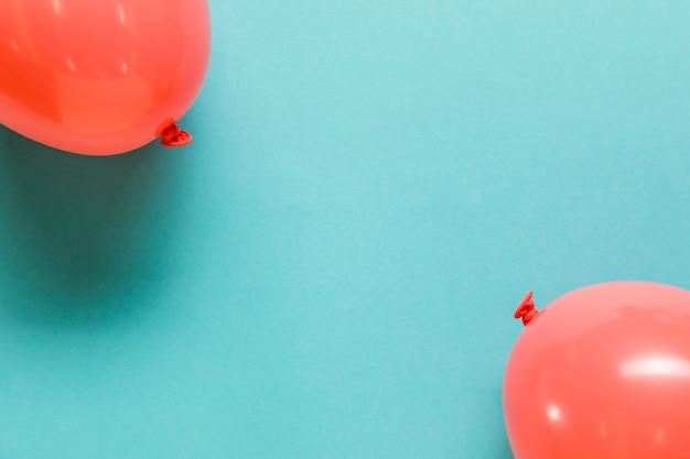 Rood opgeblazen speelgoed ballonnen Gratis Foto