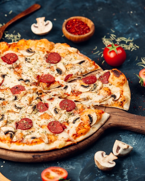 Salami En Champignon Pizza Gratis Foto