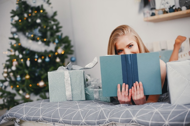 Schoonheid kerstmis meisje Gratis Foto