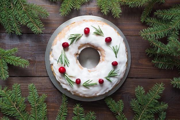 Traditionele zelfgemaakte kersttaart. bovenaanzicht Premium Foto