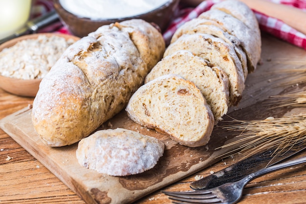 Vers Gebakken Traditioneel Brood Op Houten Tafel Havermoutbrood