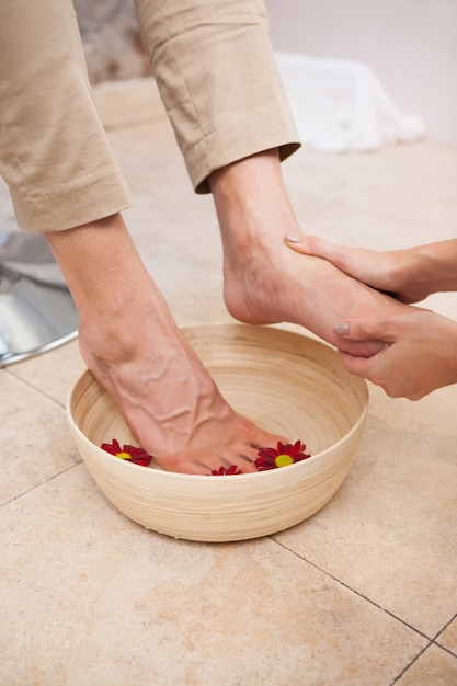 goedkeuren Onderdrukker kijken Voetverzorging reinigen klant voeten | Premium Foto