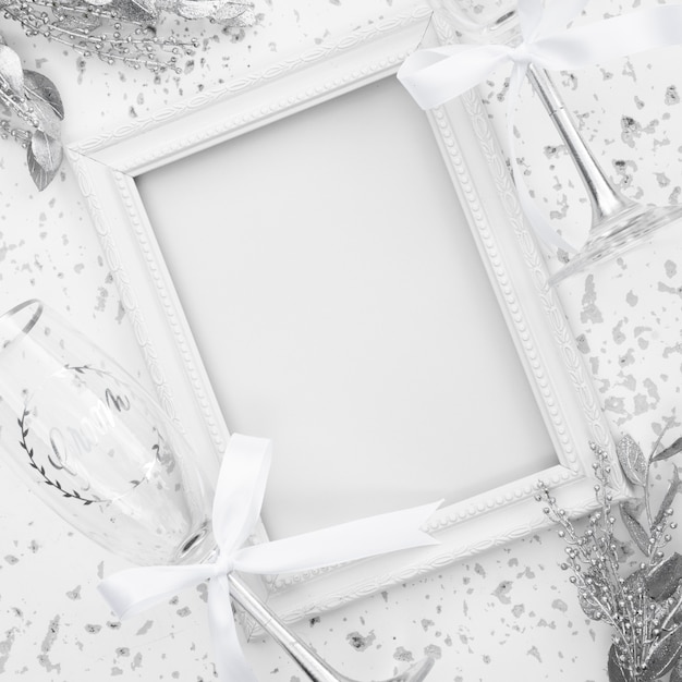 Witte bruiloft frame met decoraties Gratis Foto