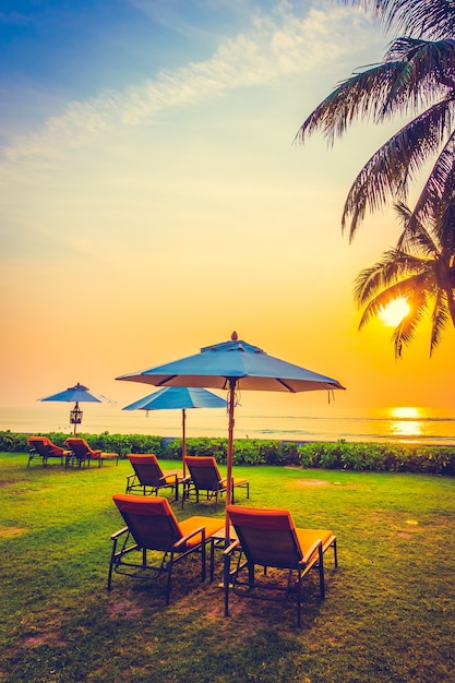 Witte stoel diner parasol bruiloft Gratis Foto