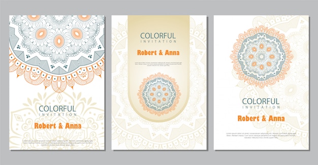 Kleurrijke mandala bruiloft uitnodiging sjabloon. Premium Vector