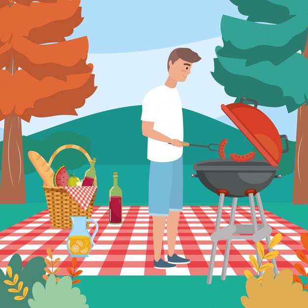 Mens met geroosterd en worsten in het tafelkleed met voedsel Gratis Vector