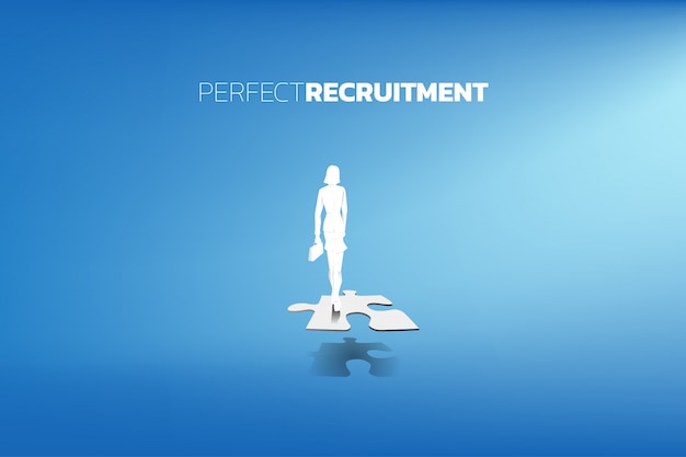 Silhouet van onderneemsters met aktentastribune op het stuk van de aanpassingspuzzel. Premium Vector