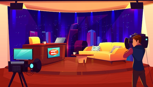 Televisiestudio met camera, verlichting, tabel voor nieuwslezer, bank voor interview en opname tv-programma, show. Gratis Vector
