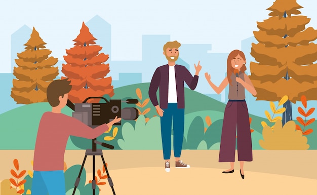 Vrouw en man verslaggever met microfoon en cameraman met camcorder Premium Vector